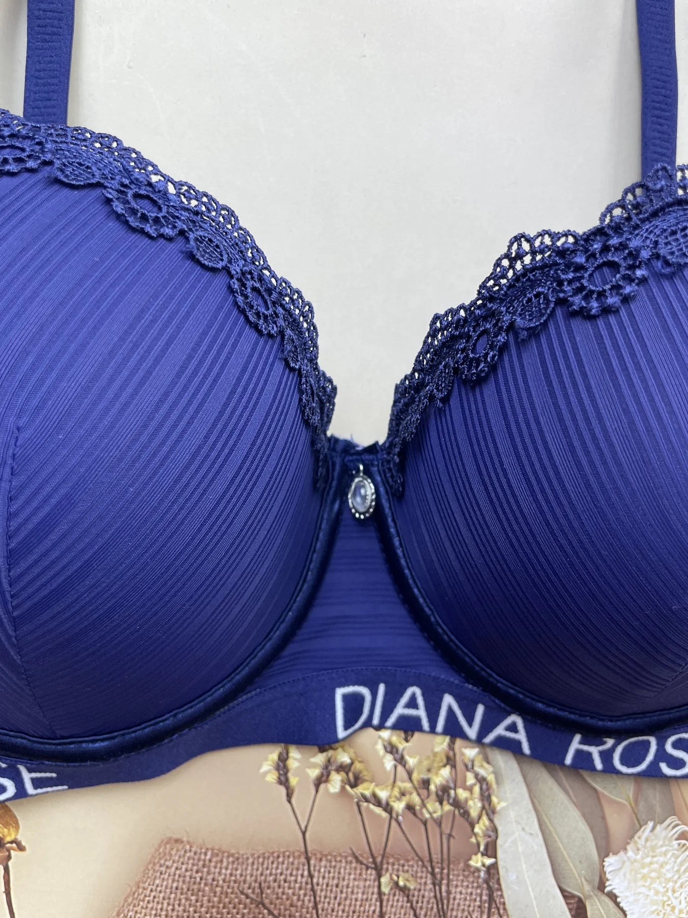 B cup medium thick mold cup ladies underwear Gathered upper support with steel ring Cute girl's bra is beautiful