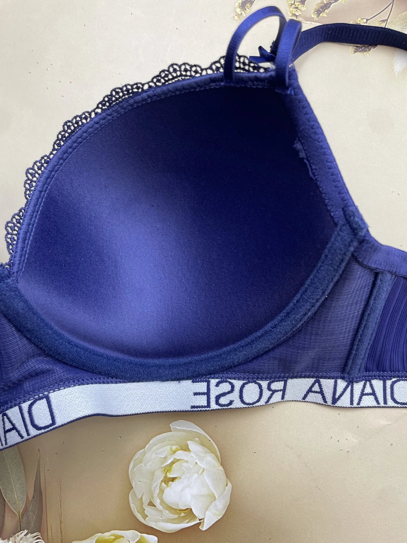 B cup medium thick mold cup ladies underwear Gathered upper support with steel ring Cute girl's bra is beautiful